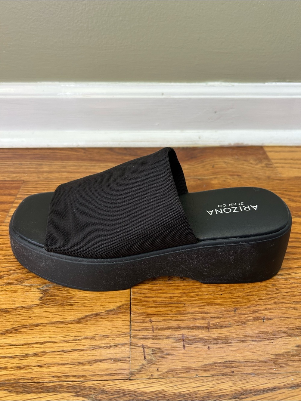 Arizona Jean Company Black Platform Sandals